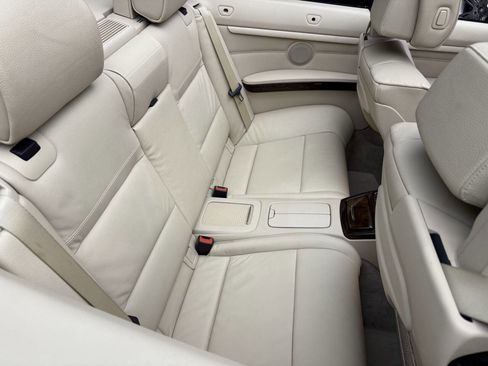 Used 2011 BMW 328i Convertible image 16