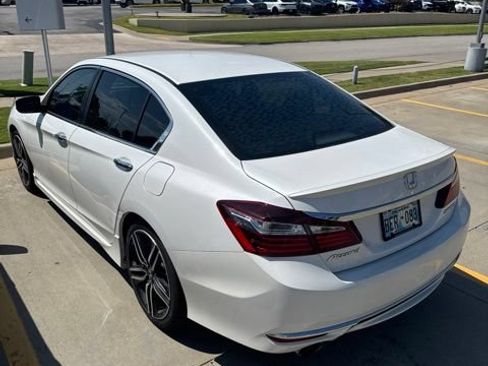 Used 2016 Honda Accord Sport image 2
