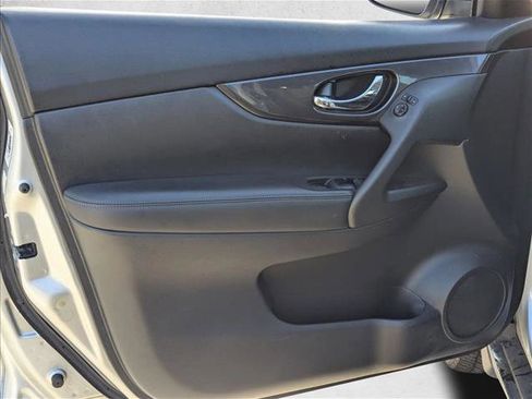 Used 2017 Nissan Rogue S image 7