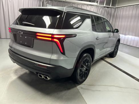 Used 2025 Chevrolet Traverse LT w/ Midnight/Sport Edition image 7
