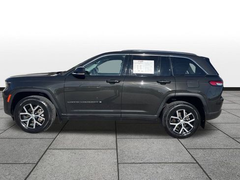 Used 2023 Jeep Grand Cherokee Limited image 2