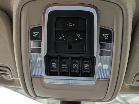 Used 2019 RAM 1500 Laramie image 30