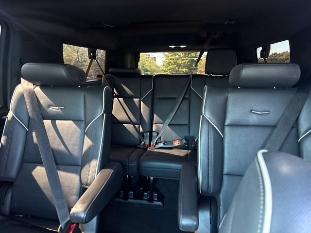 Used 2022 Cadillac Escalade ESV Sport AWD/4WD image 4