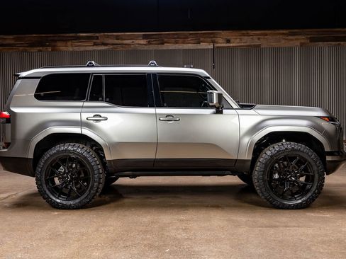 Used 2024 Lexus GX 550 image 11