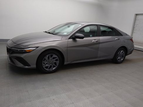 Used 2024 Hyundai Elantra SEL FWD image 2