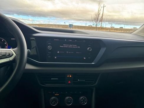 Used 2022 Volkswagen Taos SE image 18