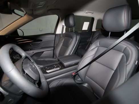 New 2026 Lincoln Nautilus Premier image 3