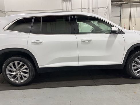 Certified 2025 Buick Enclave Preferred AWD/4WD image 9
