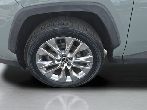 Used 2019 Toyota RAV4 XLE Premium FWD image 27