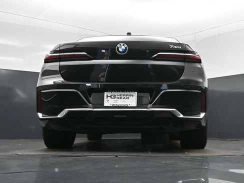 Used 2023 BMW 740i image 42