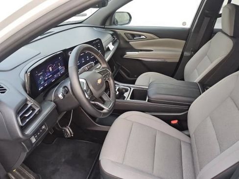 Used 2026 Chevrolet Traverse LT w/ Driver Confidence Package AWD/4WD image 2