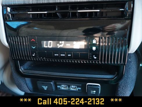 Used 2024 Jeep Wagoneer Series II w/ Flexible Seating Group RWD image 22