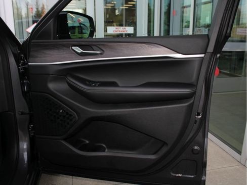 New 2025 Jeep Grand Cherokee Limited w/ Black Appearance Package image 29