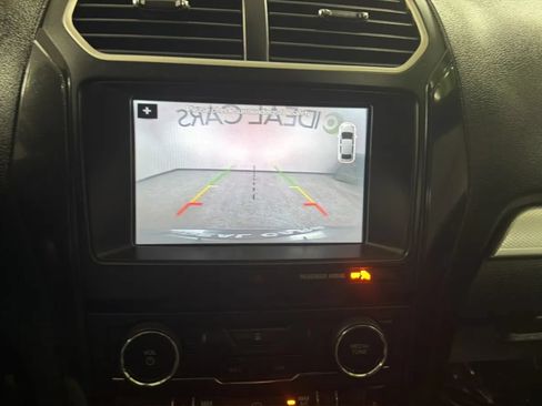 Used 2017 Ford Explorer XLT w/ Equipment Group 201A FWD image 14