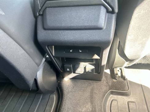 Used 2018 Land Rover Discovery Sport SE AWD/4WD image 14