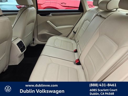Used 2018 Volkswagen Passat 2.0T SE image 12
