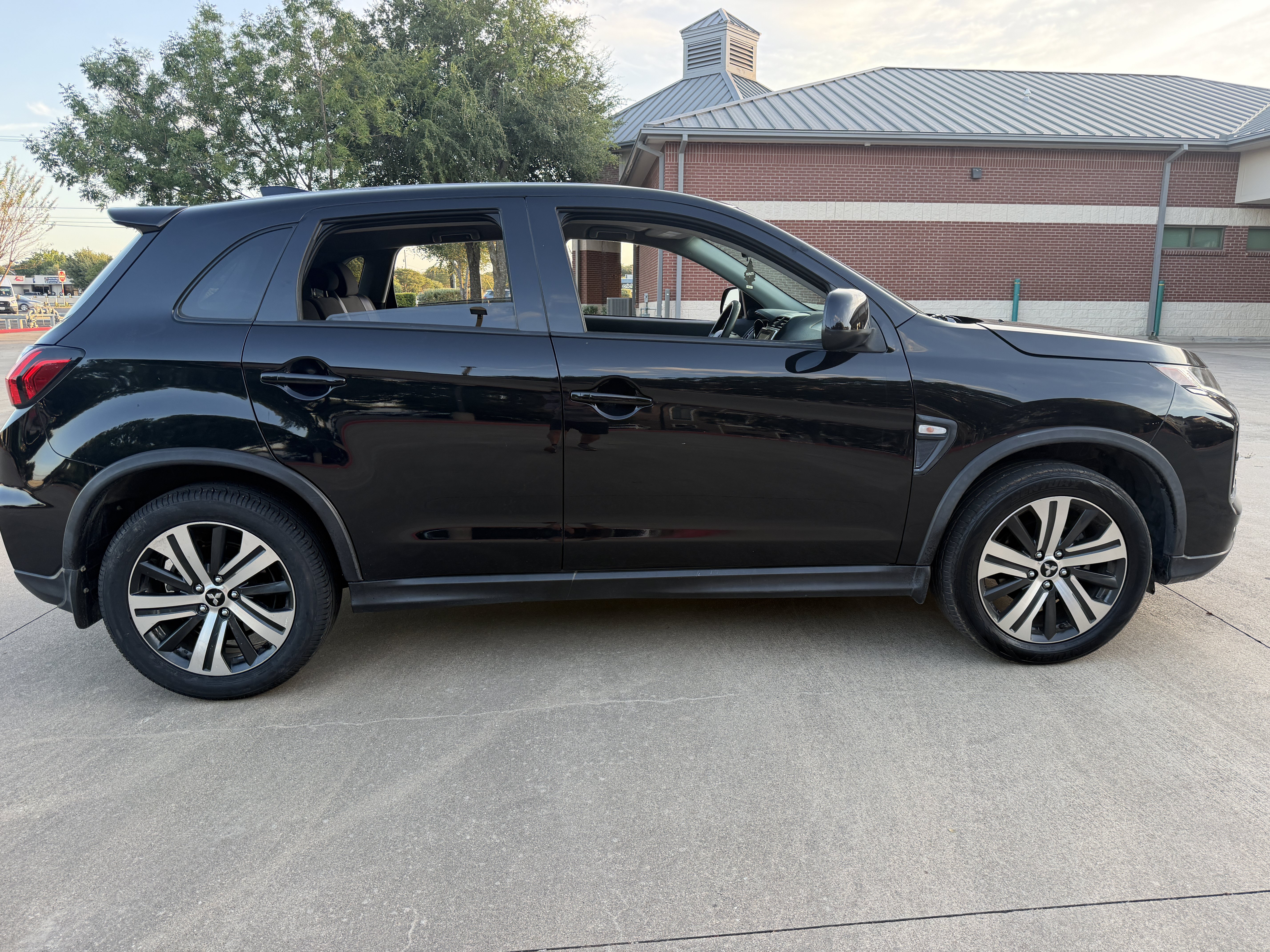Used 2020 Mitsubishi Outlander Sport ES FWD image 8
