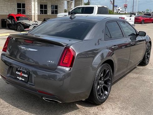 Used 2019 Chrysler 300 S RWD image 4