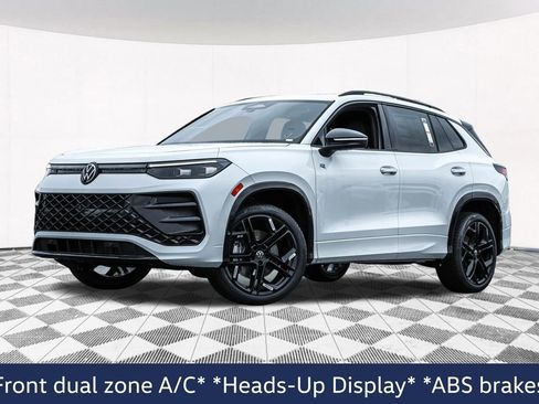 New 2025 Volkswagen Tiguan SE R-Line image 2