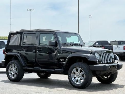 Used 2018 Jeep Wrangler Unlimited Sahara AWD/4WD image 33