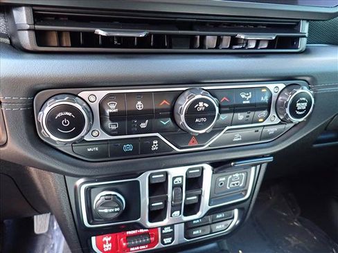 Used 2024 Jeep Wrangler Unlimited Rubicon 4xe w/ Capability Package AWD/4WD image 20