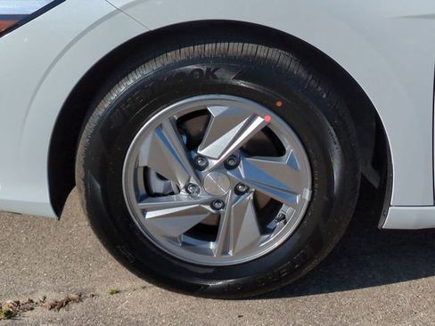 New 2026 Hyundai Elantra SE FWD image 11