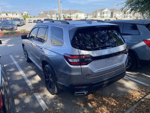 Used 2025 Honda Pilot Sport image 10