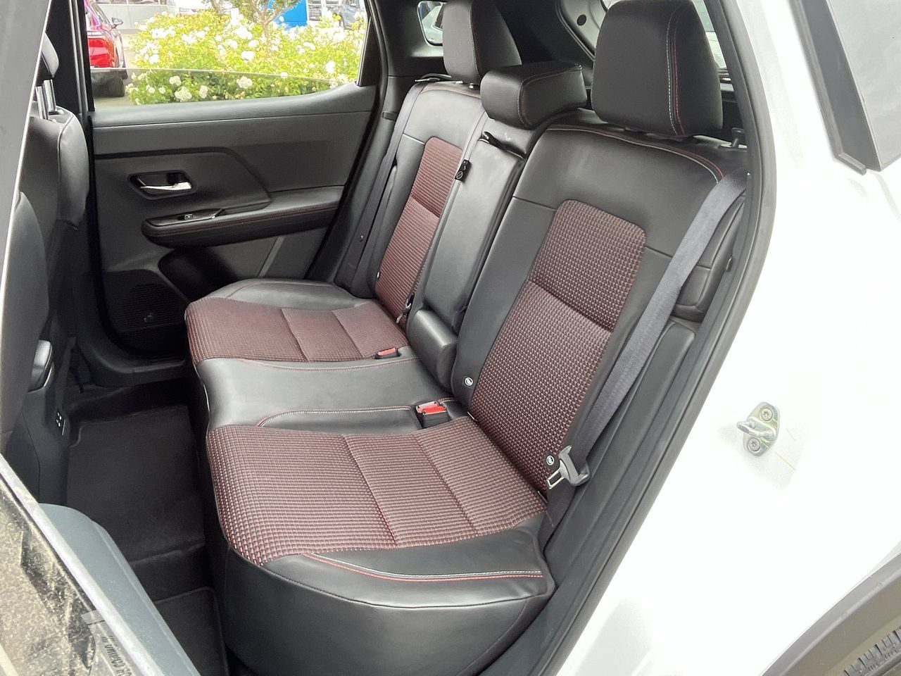 Used 2025 Nissan Kicks SR AWD/4WD image 21