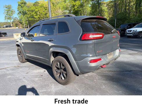 Used 2016 Jeep Cherokee Trailhawk image 3