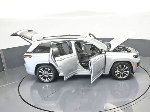 Used 2024 Jeep Grand Cherokee Overland w/ Luxury Tech Group IV image 77