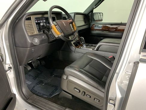 Used 2012 Lincoln Navigator L 4WD image 26