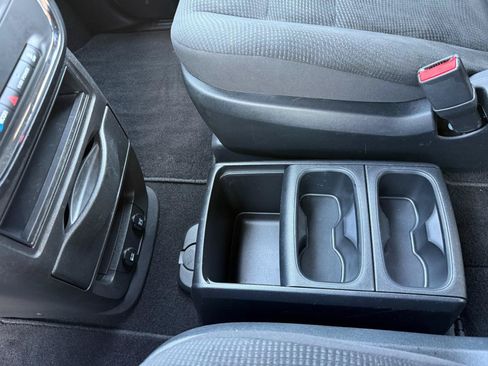 Used 2020 Dodge Grand Caravan SE FWD image 39