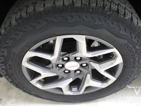 Used 2023 GMC Sierra 1500 SLT AWD/4WD image 10
