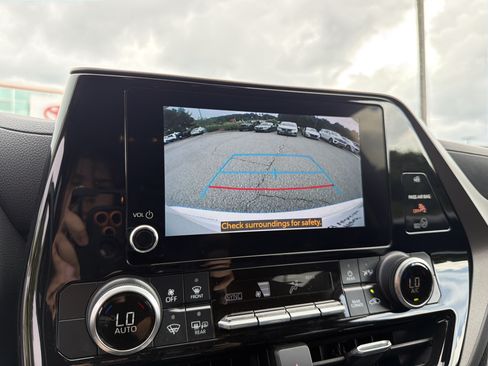 Certified 2024 Toyota Highlander LE AWD/4WD image 7