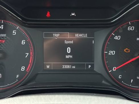 Used 2025 Chevrolet Trax RS w/ Sunroof Package FWD image 21