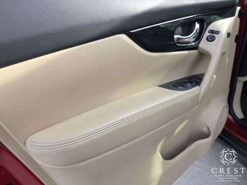 Used 2018 Nissan Rogue SL w/ Premium Package image 6