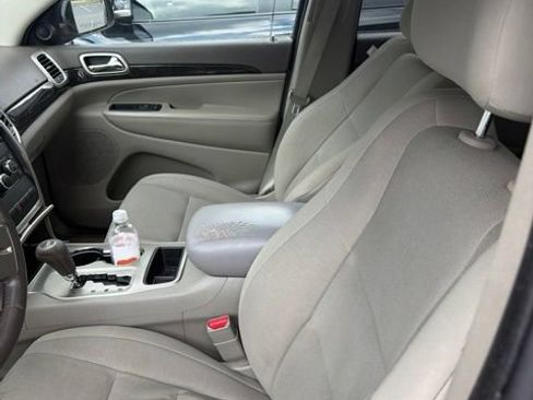 Used 2013 Jeep Grand Cherokee Laredo RWD image 5