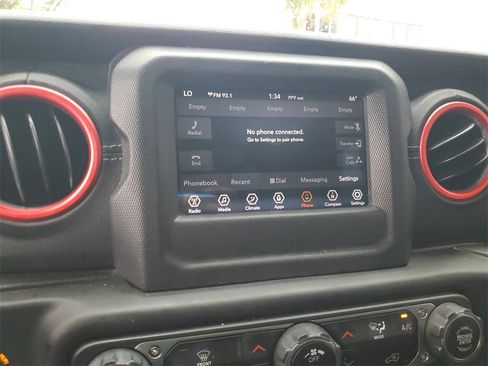 Used 2018 Jeep Wrangler Unlimited Sahara image 22