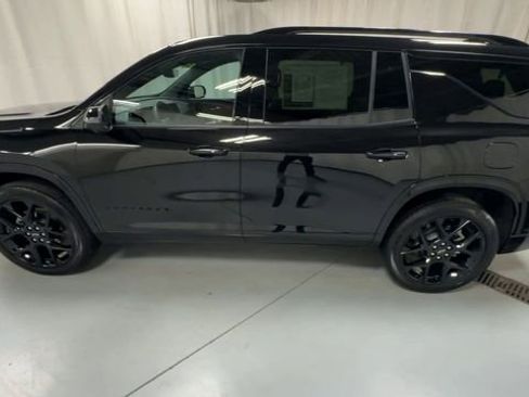 Used 2024 Chevrolet Traverse RS w/ LPO, Floor Liner Package AWD/4WD image 5