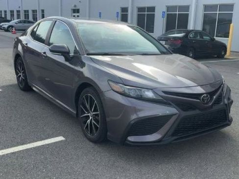 Used 2023 Toyota Camry SE image 11