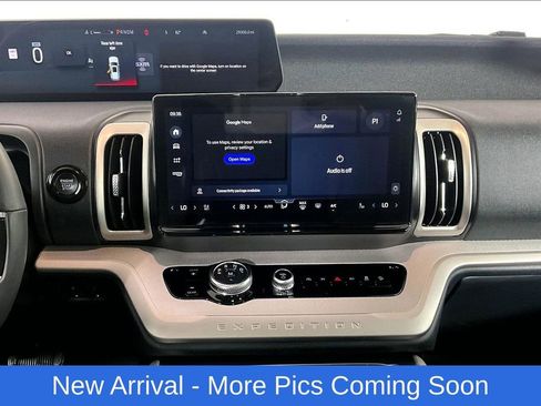 Used 2025 Ford Expedition Active AWD/4WD image 6