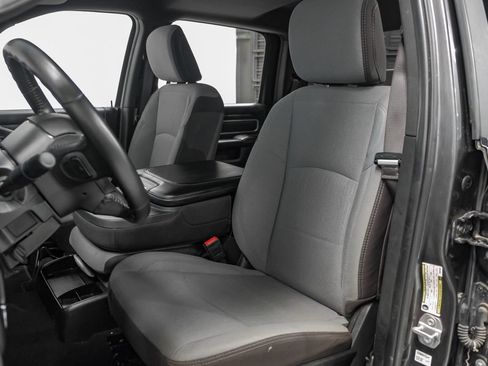 Used 2024 RAM 2500 Big Horn AWD/4WD image 32