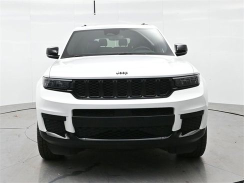 Used 2023 Jeep Grand Cherokee L Laredo image 2