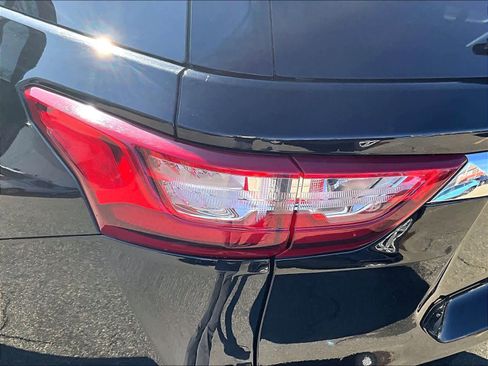 Used 2019 Chevrolet Traverse LT image 33