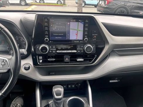 Used 2021 Toyota Highlander XLE FWD image 32