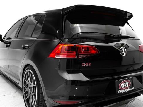 Used 2017 Volkswagen GTI SE image 9