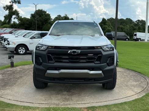 Used 2026 Chevrolet Colorado Trail Boss AWD/4WD image 2