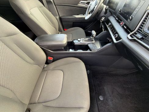 Used 2025 Kia Sportage LX FWD image 35