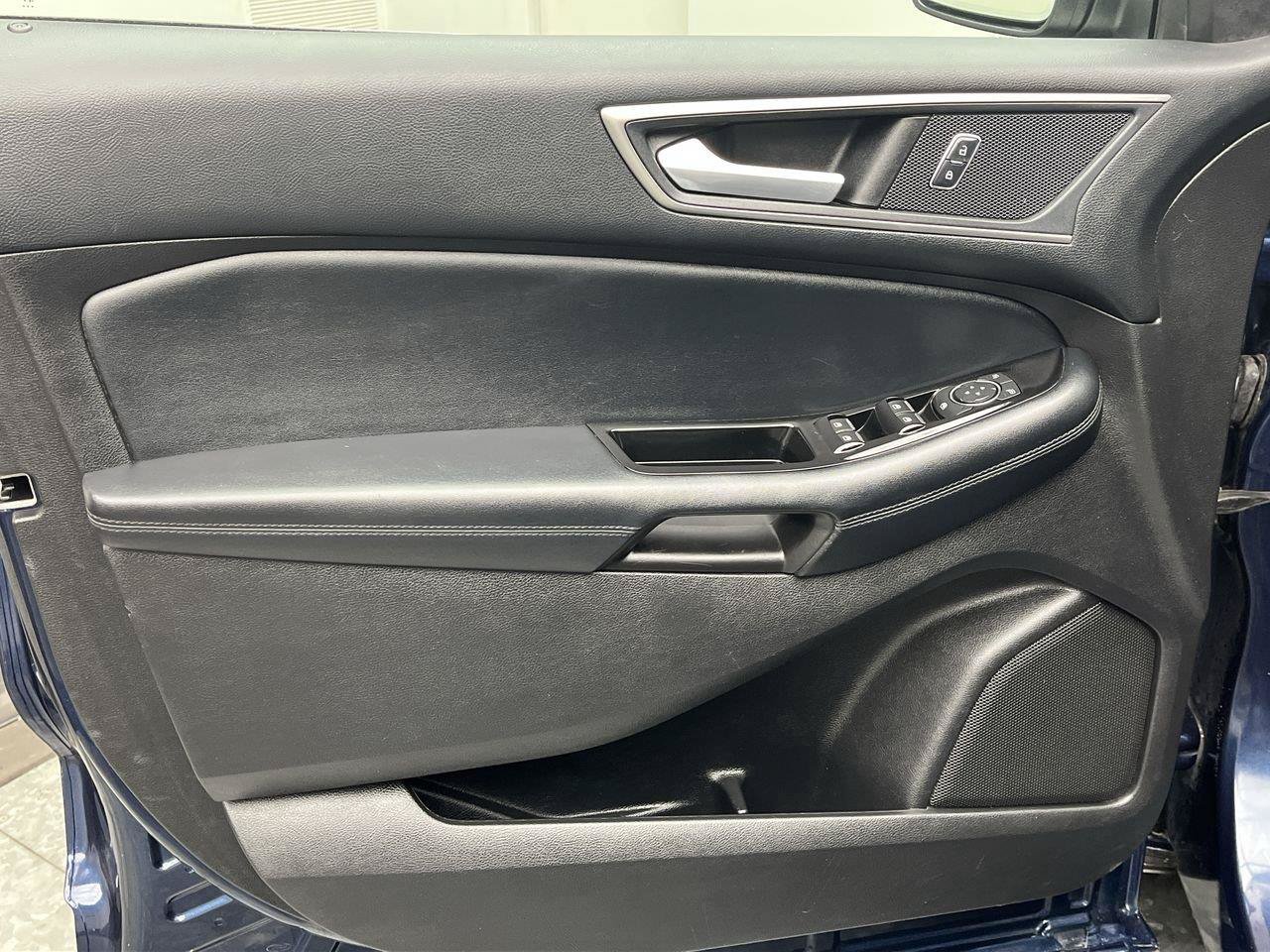 Used 2017 Ford Edge SEL w/ Equipment Group 201A AWD/4WD image 9