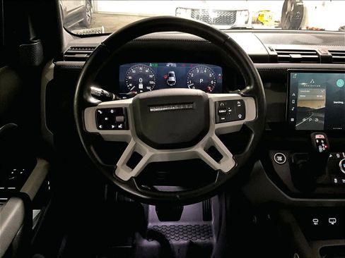 Used 2022 Land Rover Defender 110 SE image 17